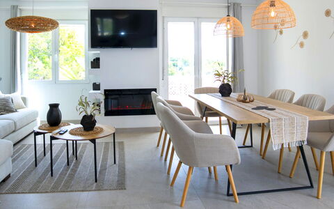 El Lloveret: Bois, Meubles, Chaise, Mer, Appartement, Balcon, Océan, Ombre, Mobilier De Jardin, Tache De Bois