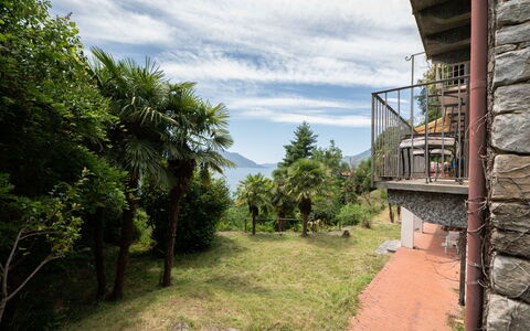 Malpaga: Colline, Domicile, Station De Montagne, Chalet, Chaîne De Montagnes, Pente, Biens, Balcon, Porche