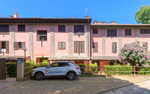 La Molletta: Fenêtre, Zone Résidentielle, Quartier, Arbuste, Maison, Domicile, Établissements Humains, Appartement, Porte, Biens