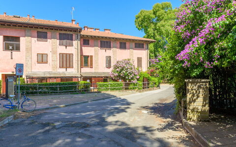 La Molletta: Arbuste, Quartier, Zone Résidentielle, Domicile, Établissements Humains, Appartement, Banlieue, Biens, Cour, Hacienda