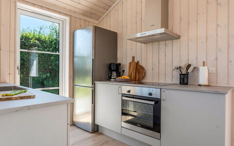 Väinö - 300M from the Sea: Sol, Bois, Sol, Design Intérieur, Appareil De Cuisine, Cuisine, Plafond, Parquet, Comptoir, Principaux Appliance