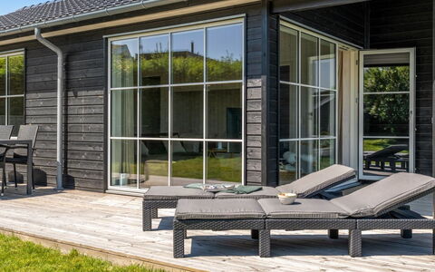 Väinö - 300M from the Sea: Porte, Siding, Mobilier De Jardin, Porche, Dur, Ombre, Plate-Forme, Cour, Chaise, Conception