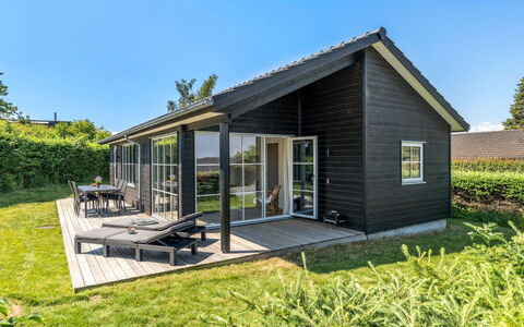 Väinö - 300M from the Sea: Chalet, Porche, Siding, Batiments Jardin, Planche