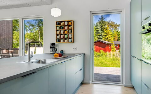 Adrian - 500M from the Sea: Cuisine, Comptoir, Sol, Appareil De Cuisine, Design Intérieur, Sol, Domicile, Meubles, Principaux Appliance, Cabinetry