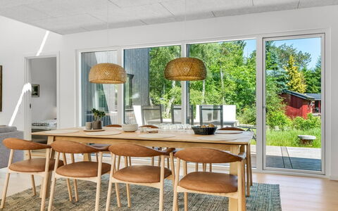 Adrian - 500M from the Sea: Meubles, Salle À Manger, Bois, Table Cuisine Et Salle A Manger, Sol, Chaise, Table, Sol, Design Intérieur, Parquet