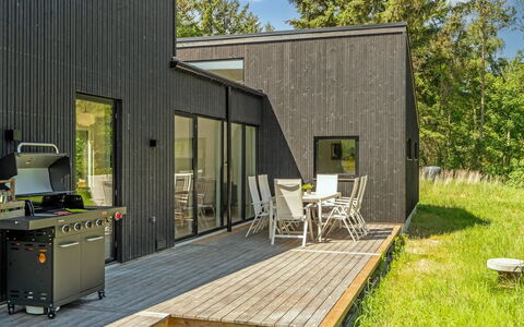Adrian - 500M from the Sea: Siding, Chalet, Jardin, Planche, Batiments Jardin, Dur, Arrière-Cour, Biens, Cour, Pelouse