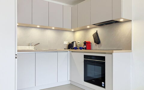 Résidence Croix de Coeur: Appareil De Cuisine, Cuisine, Comptoir, Principaux Appliance, Design Intérieur, Sol, Cabinetry, Bois, Plafond, Électroménager