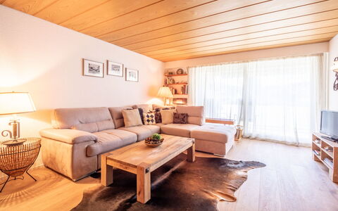 Haus Ner A1: Meubles, Design Intérieur, Sol, Parquet, Sol, Bois, Canapé, Plafond, Salon, Pièce