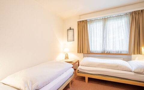 Haus Ner A1: Lit, Design Intérieur, Meubles, Chambre, Plafond, Textile, Drap De Lit, Pièce, Literie, Sol