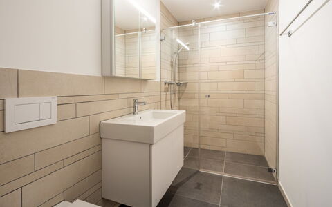 Vallada 11-06: Sol, Mur, Salle De Bains, Sol, Luminaire Plomberie, Design Intérieur, Toilette, Plomberie, Siège De Toilette, Tuile