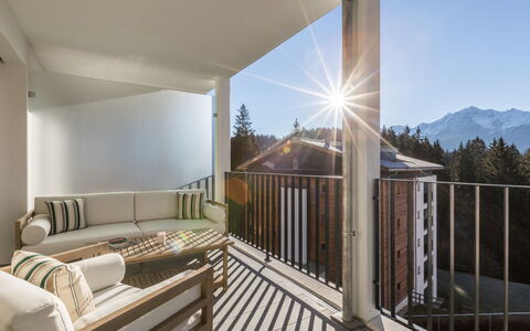 Taviarna Laax 4.5: Design Intérieur, Chaise, Plafond, Porche, Balcon, Ombre, Dur, Eco Hôtel, Plate-Forme, Tache De Bois