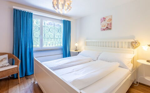 Casa Gronda 2: Lit, Design Intérieur, Chambre, Meubles, Literie, Bois, Drap De Lit, Sol, Sol, Plafond