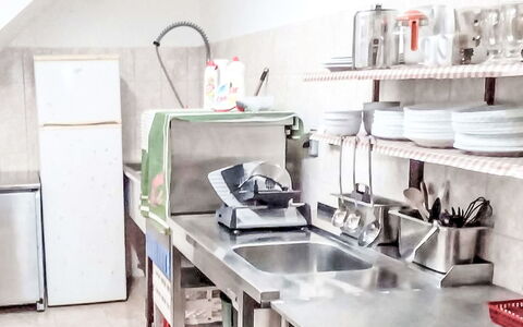 Strážné: Cuisine, Meubles, Appareil De Cuisine, Principaux Appliance, Comptoir, Design Intérieur, Électroménager, Pièce, Cabinetry, Petit Appareil