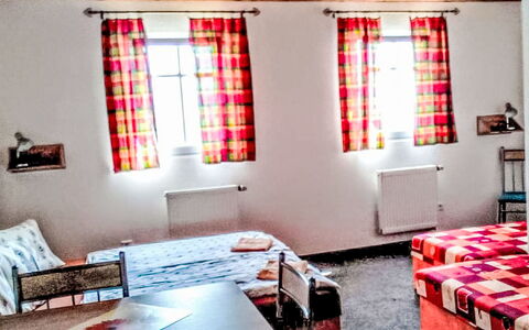 Strážné: Meubles, Pièce, Lit, Daylighting, Linge, Chambre, Oreiller, Salon