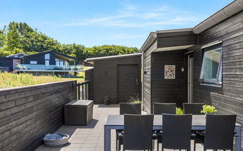 Sedine - 500M from the Sea: Herbe, Domicile, Lot Terre, Jardin, Couverture De Sol, Porte, Siding, Ferme, Batiments Jardin