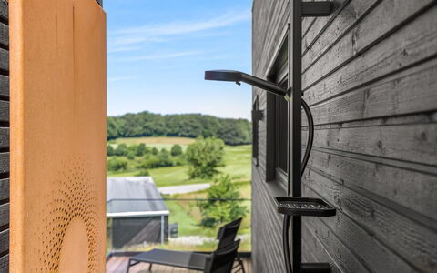 Sedine - 500M from the Sea: Herbe, Domicile, Lot Terre, Jardin, Couverture De Sol, Porte, Siding, Ferme, Batiments Jardin