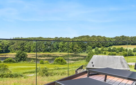 Sedine - 500M from the Sea: Herbe, Domicile, Lot Terre, Jardin, Couverture De Sol, Porte, Siding, Ferme, Batiments Jardin