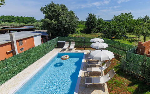 Di Gigi: Piscine, Zone Résidentielle, Thermes, Recours, Composite, Loisir, Biens, Gazon Artificiel, Hacienda, Villa