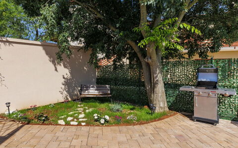 Di Gigi: Piscine, Zone Résidentielle, Thermes, Recours, Composite, Loisir, Biens, Gazon Artificiel, Hacienda, Villa