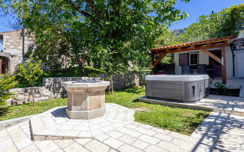 Katarina: Piscine, Zone Résidentielle, Thermes, Recours, Composite, Loisir, Biens, Gazon Artificiel, Hacienda, Villa