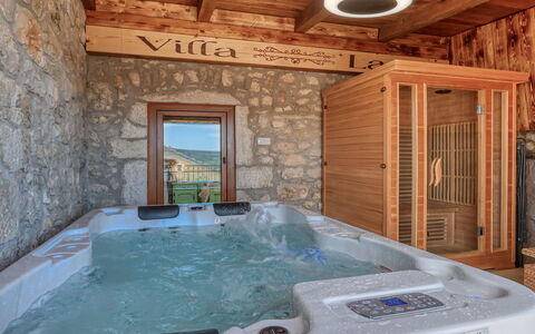 Villa Lara: Piscine, Zone Résidentielle, Thermes, Recours, Composite, Loisir, Biens, Gazon Artificiel, Hacienda, Villa