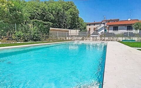 Residence Borgo Marinoni - Due: Piscine, Zone Résidentielle, Thermes, Recours, Composite, Loisir, Biens, Gazon Artificiel, Hacienda, Villa