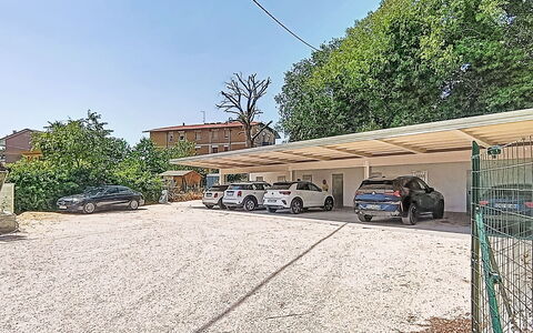 Residence Borgo Marinoni - Due: Piscine, Zone Résidentielle, Thermes, Recours, Composite, Loisir, Biens, Gazon Artificiel, Hacienda, Villa