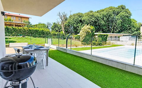 Residence Borgo Marinoni - Due: Piscine, Zone Résidentielle, Thermes, Recours, Composite, Loisir, Biens, Gazon Artificiel, Hacienda, Villa