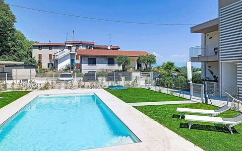 Residence Borgo Marinoni - Due: Piscine, Zone Résidentielle, Thermes, Recours, Composite, Loisir, Biens, Gazon Artificiel, Hacienda, Villa