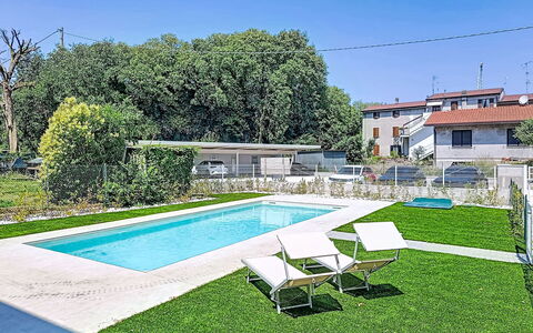 Residence Borgo Marinoni - Due: Piscine, Zone Résidentielle, Thermes, Recours, Composite, Loisir, Biens, Gazon Artificiel, Hacienda, Villa