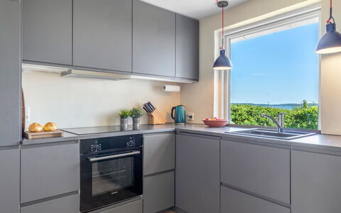 Alkmund - 100M from the Sea: Cuisine, Appareil De Cuisine, Cabinetry, Comptoir, Principaux Appliance, Design Intérieur, Sol, Bois, Électroménager, Cuisinière