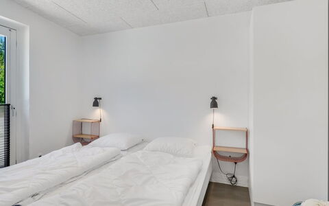 Øthi - 200M to the Fjord: Mur, Plafond, Design Intérieur, Sol, Sol, Chambre, Pièce, Lit, Appartement, Cadre De Lit