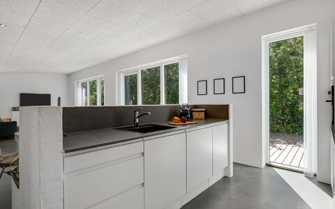 Øthi - 200M to the Fjord: Sol, Sol, Bois, Plafond, Design Intérieur, Cuisine, Parquet, Pièce, Comptoir