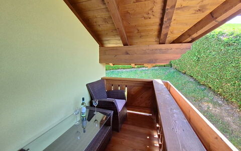 Vöstl: Bois, Plafond, Dur, Tache De Bois, Ombre, Planche, Contre-Plaqué, Vernis, Daylighting, Balcon