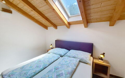 Vöstl: Design Intérieur, Bois, Sol, Plafond, Sol, Chambre, Pièce, Lit, Drap De Lit, Literie