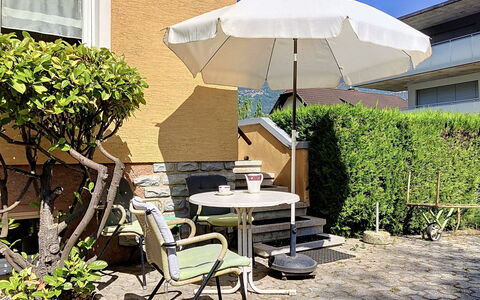 Cètici: Meubles, Parapluie, Mobilier De Jardin, Chaise, Tableau De Plein Air, Ombre, Jardin, Pot De Fleur, Patio, Plante D'Appartement