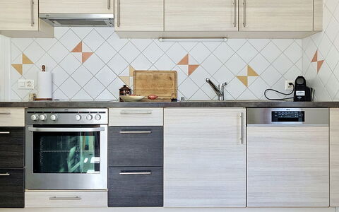 Cètici: Cuisine, Sol, Sol, Cabinetry, Comptoir, Composite, Tuile, Appareil De Cuisine, Principaux Appliance
