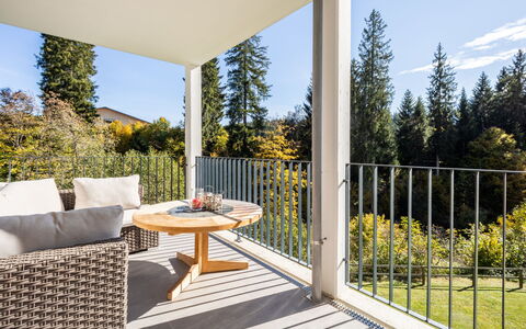Taviarna Laax 3.6: Bois, Porche, Meubles, Chaise, Mobilier De Jardin, Domicile, Plate-Forme, Ombre, Eco Hôtel, Balcon