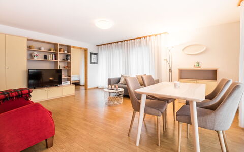 Val Mulin 8.2: Meubles, Design Intérieur, Sol, Sol, Bois, Pièce, Plafond, Canapé, Table, Salon