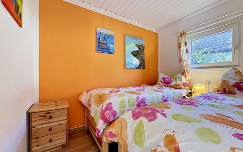 Wiek 200: Chambre, Jaune, Domicile, Drap De Lit, Design Intérieur, Lit, Literie, Chalet, Cadre De Lit, Plafond