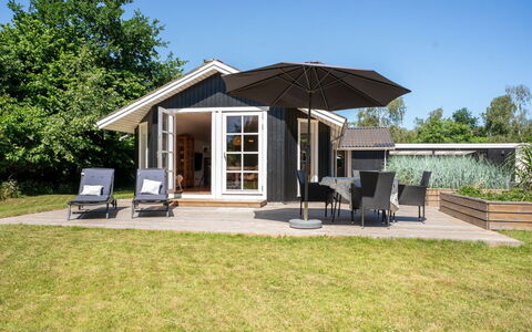 Lagho - 400M from the Sea: Chalet, Toit, Domicile, Batiments Jardin, Porte, Mobilier De Jardin, Jardin, Cabanon, Pelouse, Cour
