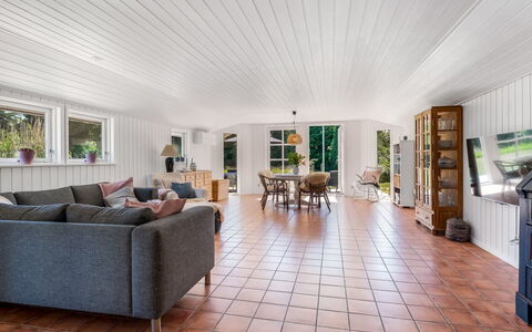 Lagho - 400M from the Sea: Sol, Bois, Plafond, Sol, Design Intérieur, Parquet, Canapé, Dur, Salon, Tache De Bois
