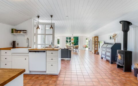 Lagho - 400M from the Sea: Sol, Sol, Design Intérieur, Plafond, Tuile, Parquet, Cuisine, Tache De Bois, Dur, Cabinetry