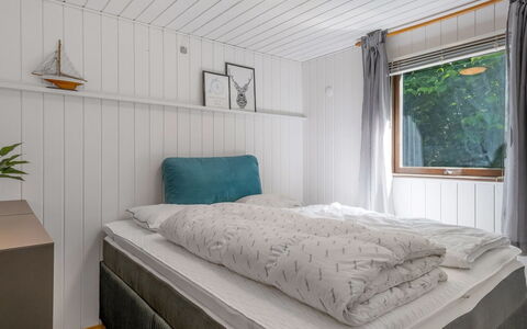 Gustava - 10Km from the Sea: Design Intérieur, Chambre, Sol, Lit, Bois, Sol, Drap De Lit, Plafond, Literie, Pièce