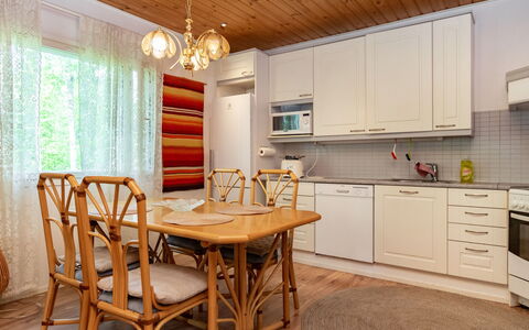 Lääsänäyräs: Meubles, Mobilier De Jardin, Chaise, Ombre, Tableau De Plein Air, Plante D'Appartement, Patio, Cour, Conception, Balcon