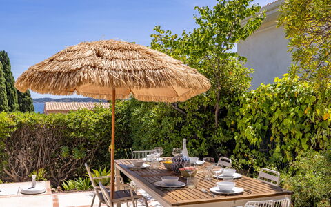 Floralies: Meubles, Mobilier De Jardin, Chaise, Ombre, Tableau De Plein Air, Plante D'Appartement, Patio, Cour, Conception, Balcon