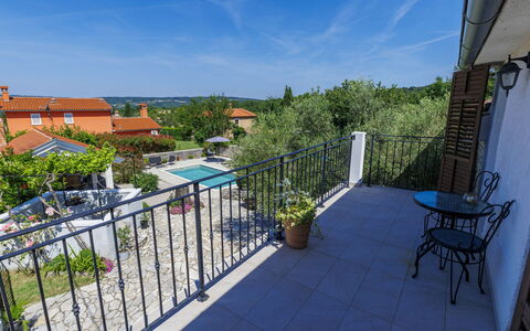 Pišurinka: Meubles, Mobilier De Jardin, Chaise, Ombre, Tableau De Plein Air, Plante D'Appartement, Patio, Cour, Conception, Balcon