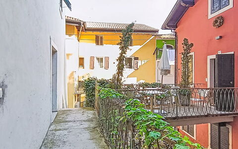 Via Monte Brione: Meubles, Mobilier De Jardin, Chaise, Ombre, Tableau De Plein Air, Plante D'Appartement, Patio, Cour, Conception, Balcon