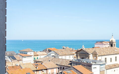 Corso 109: Bleu, Horizon, Mer, Toit, Cotiers Et Relief Océaniques, Côte, Océan, Appartement, Balcon, Plage