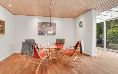 Floria - 500M from the Sea: Sol, Parquet, Sol, Design Intérieur, Bois, Plafond, Meubles, Revêtement De Sol Stratifié, Dur, Cadre